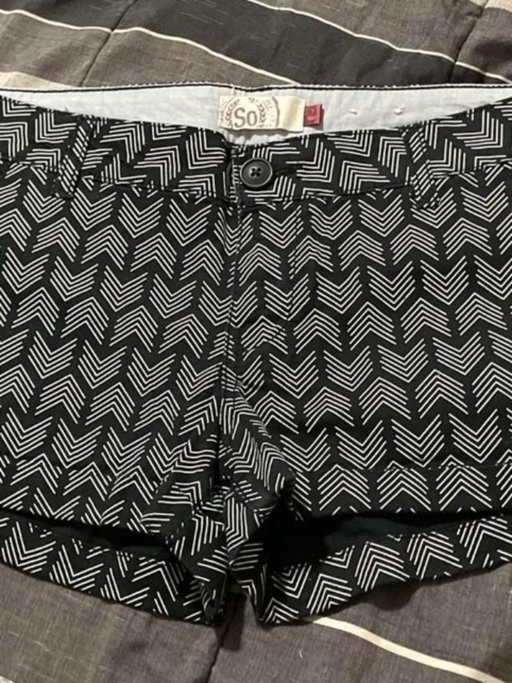 SO Black and White Chevron-Print Women's Shorts